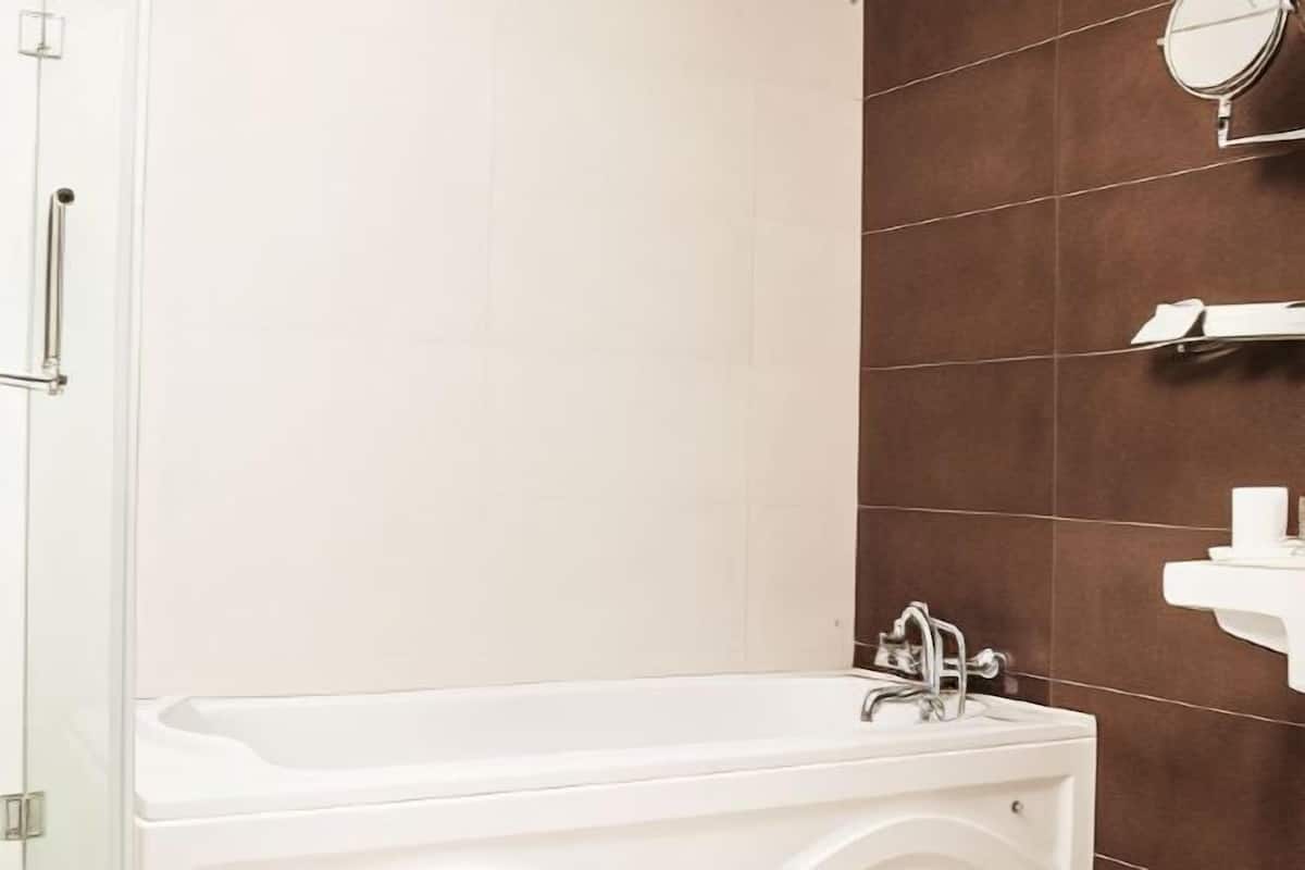 Bad | Dusj, toalettartikler (inkludert) og håndklær