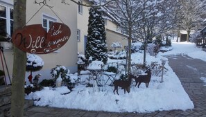 Unclassified image, 5 of 31, button