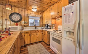 Fridge, microwave, stovetop, coffee/tea maker - < 3 Mi to Lake: Pet-Friendly Big Bear Cabin (Big Bear Lake)