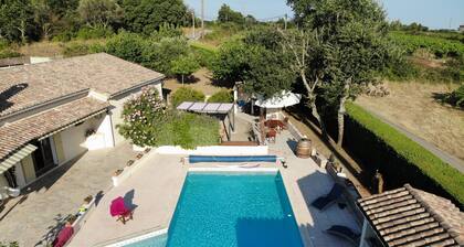 Villa Climatisée Avec Piscine Pour 4 à 5 Personnes à 5 minutes de l'ArdÚche