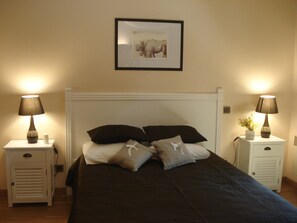 4 bedrooms, in-room safe, desk, iron/ironing board