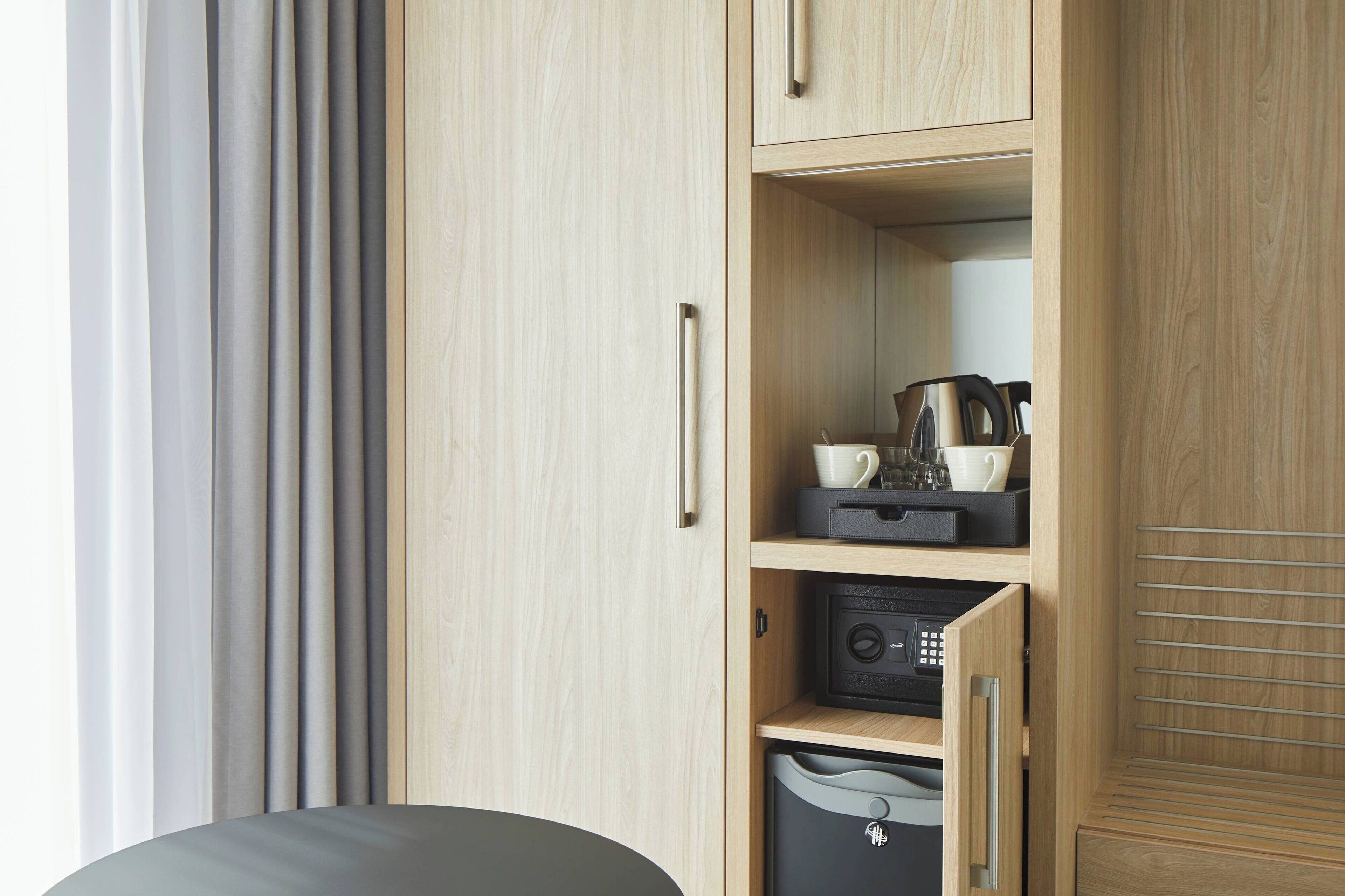 1 bedroom, hypo-allergenic bedding, minibar, in-room safe