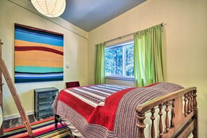 5 Schlafzimmer, Schreibtisch, Bügeleisen/Bügelbrett, Reisekinderbett