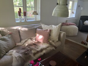 Fernseher, Kamin, Videospiele, Bücher