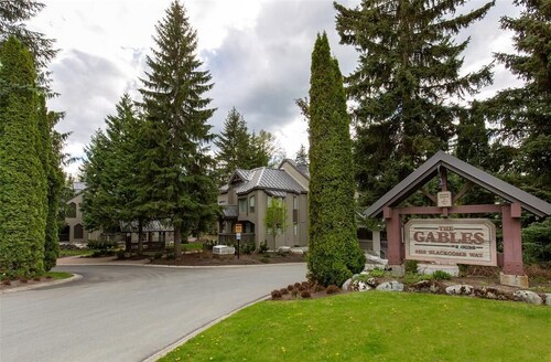 2BR | Gables | Steps to Gondolas | Heated Floors | Private Balcony | Fireplace