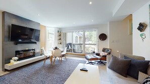 Télévision, cheminée