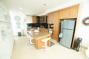 Fridge, microwave, stovetop, cookware/dishes/utensils