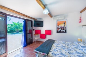 1 bedroom, free WiFi, bed sheets - Charming Apartment "Bilocale in Villa Elba" Close to the Beach with Terrace & Garden (Marina di Campo)