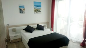 3 bedrooms, in-room safe, iron/ironing board, free WiFi - Apartment Sunset I - Villa Horizon  (Starigrad Paklenica)