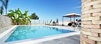 Sweet Dream villa with private heated pool for 18 people