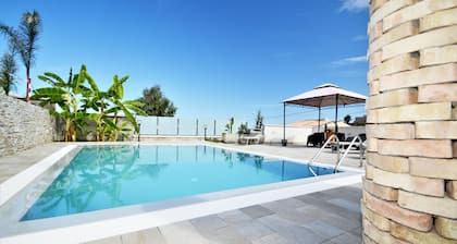 Sweet Dream villa with private heated pool for 18 people