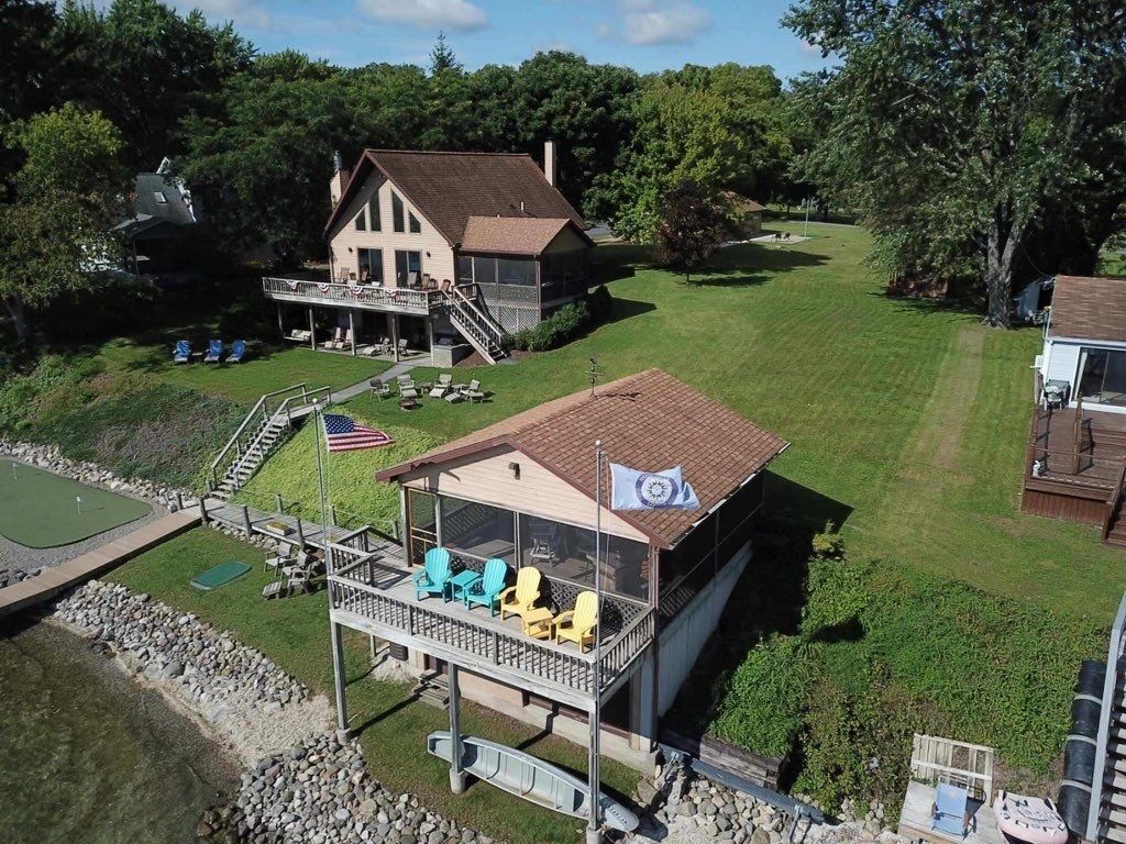 Exceptional Lakefront Getaway, All the Activities & Year Round Comfort