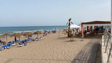 Tumbonas y toallas de playa
