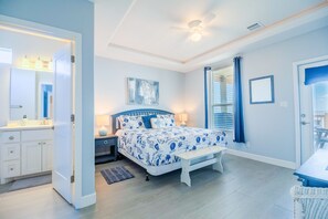 4 slaapkamers, een bureau, een strijkplank/strijkijzer, gratis wifi