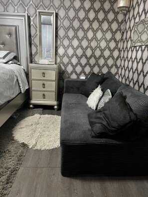 1 habitación, tabla de planchar con plancha, wifi gratis y ropa de cama 