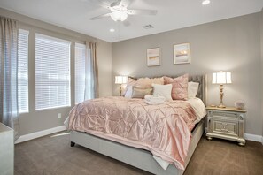 5 bedrooms, iron/ironing board, travel cot, free WiFi - Heavenly Comfort at Hell Hole Trail! (Washington)