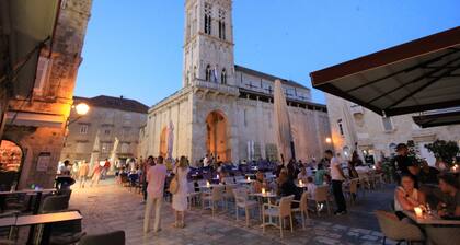 3 bedroom town house, terrace in the beautiful UNESCO town Trogir