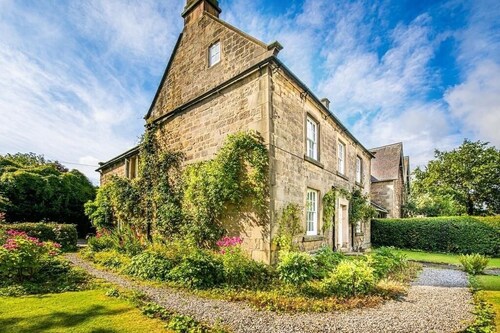 Luxury Grade II Listed House near Chatsworth