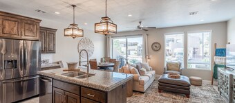 Stylish 3BR w/ Dual Fire Pits - Near 18th & Pool