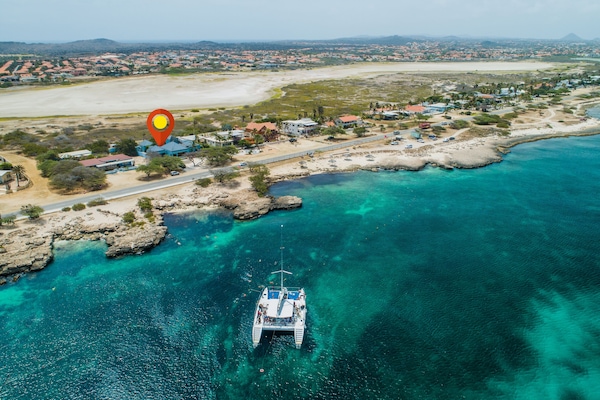 In front to the beach
Snorkel