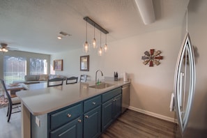 Kondominium, 2 kamar tidur | Dapur pribadi | Lemari es, microwave, oven, dan kompor