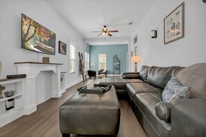 TV, offices - Pool, Hot Tub, Walk to Ice Plant, Smart TVs, BBQ (St. Augustine)