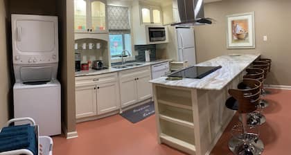 Stay close to entertainment!
Downtown LR 2 bedroom apt near Simmons Bank Arena