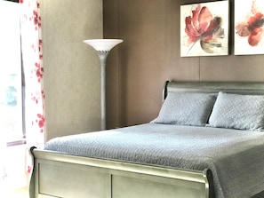 3 bedrooms, desk, iron/ironing board, free WiFi