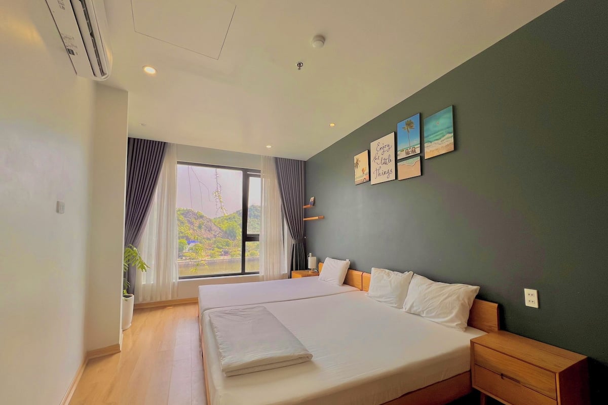 Triple Room | Minibar, desk, free WiFi