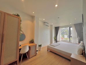 Quarto triplo | Frigobar, escrivaninha, Wi-Fi de cortesia