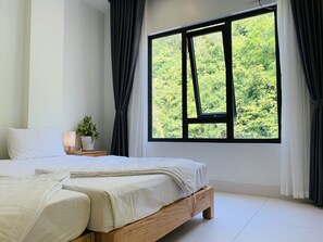 4 人部屋 | ミニバー、デスク、WiFi (無料)