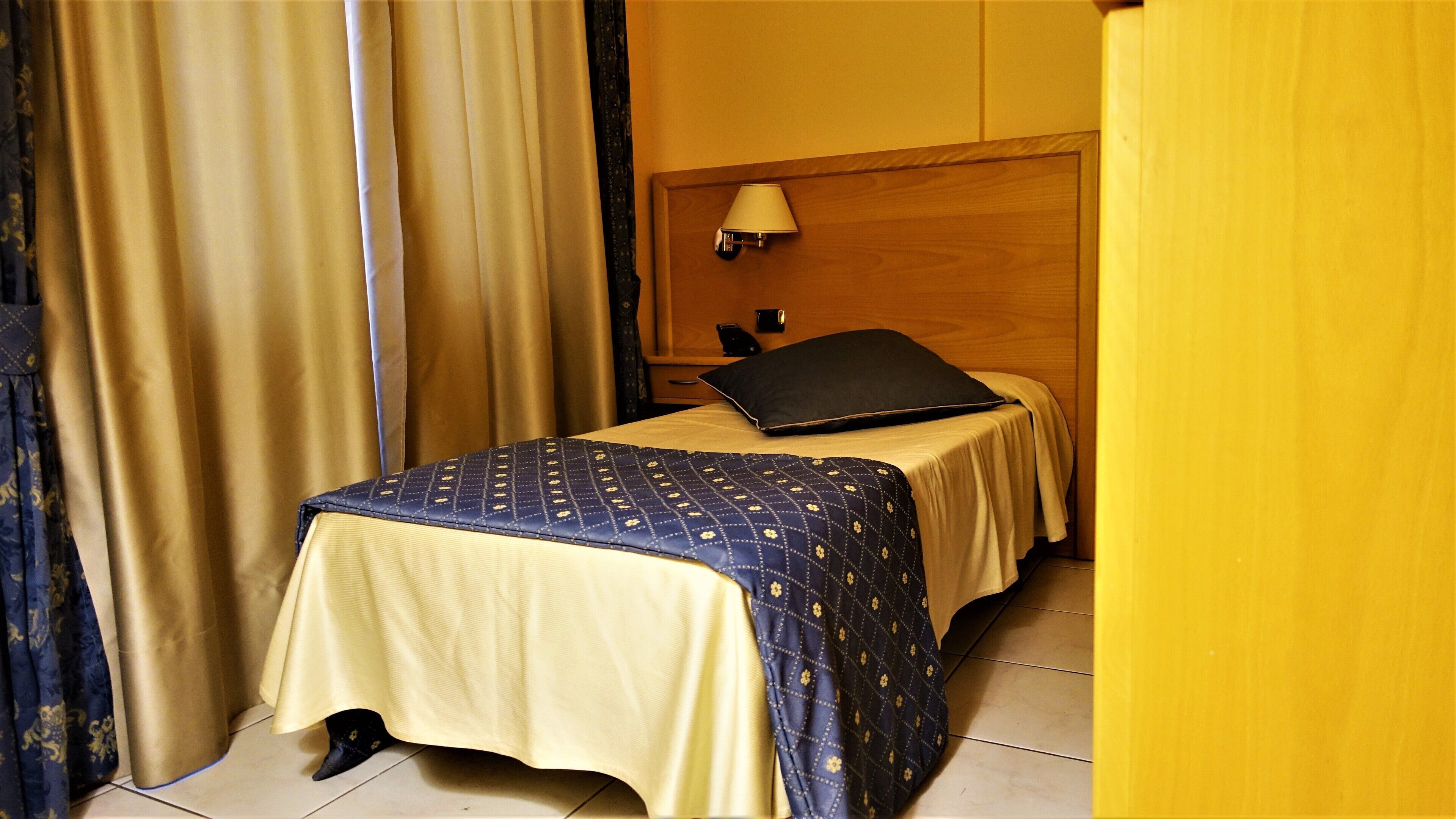 Down comforters, desk, laptop workspace, free WiFi