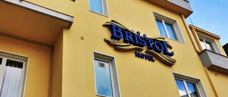 Classic Triple Room, Accessible | Down comforters, desk, laptop workspace, free WiFi