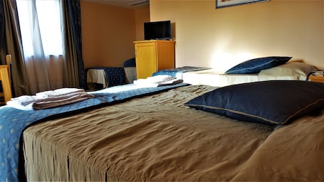 Basic Quadruple Room | Down comforters, desk, laptop workspace, free WiFi