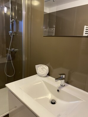 Douche, séchoir à cheveux