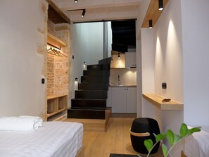 2 bedrooms, in-room safe, iron/ironing board, free WiFi