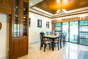 4 Bedroom Pool Villa | Dining room