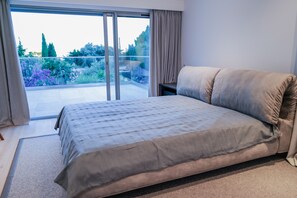 6 slaapkamers, een strijkplank/strijkijzer, wifi, beddengoed