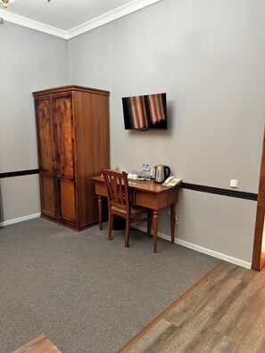 Desk, blackout drapes, iron/ironing board, free WiFi - Stella Hotel (Tashkent)