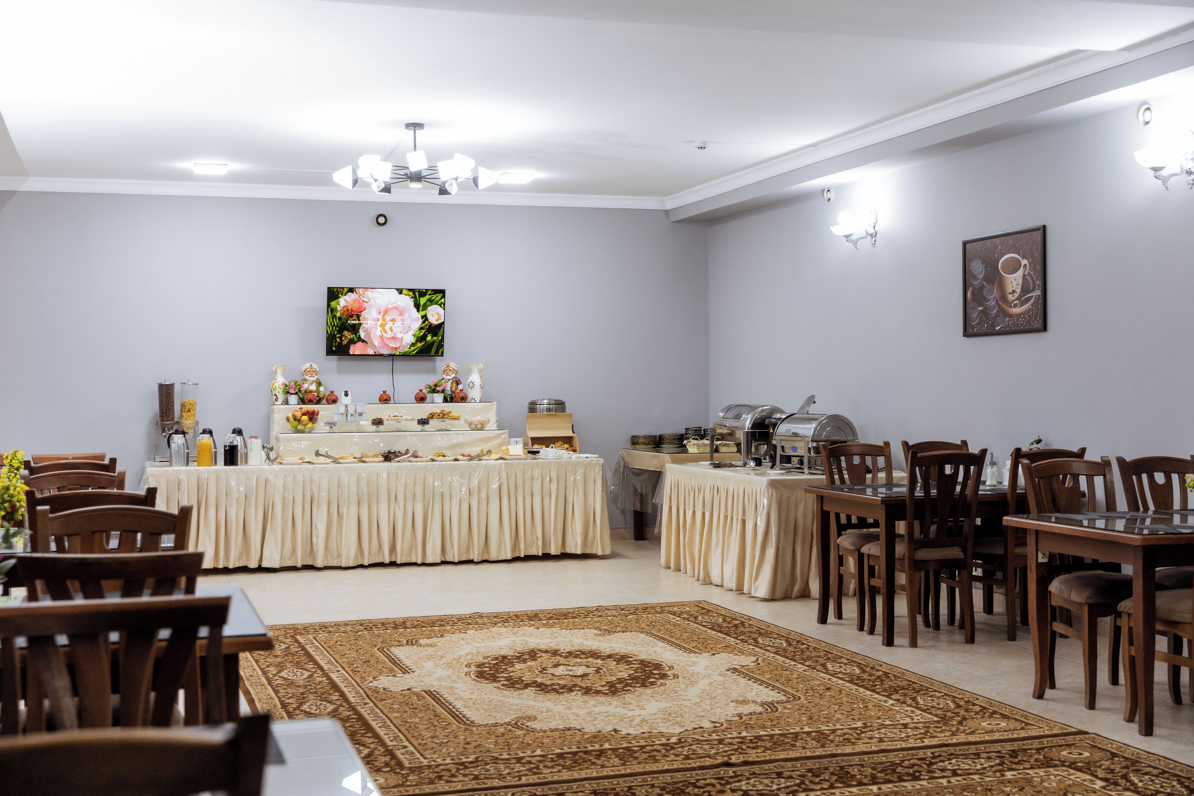 Free daily buffet breakfast 