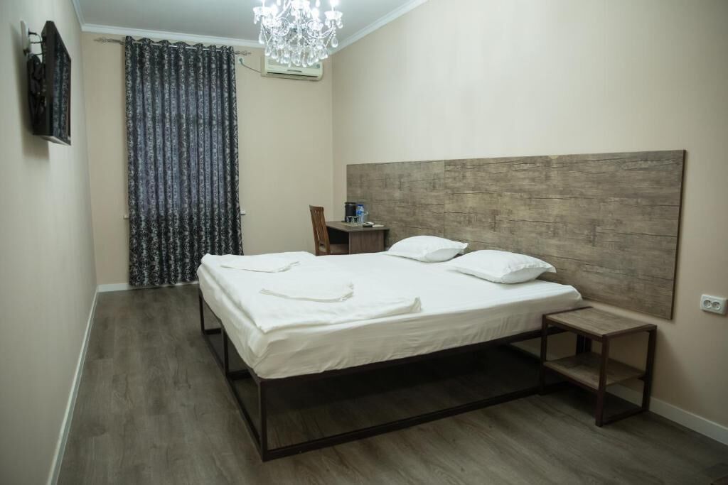 Superior Double or Twin Room | Desk, blackout curtains, iron/ironing board, free WiFi