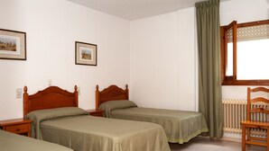 Basic-Zimmer, Mehrere Betten, Nichtraucher, eigenes Bad