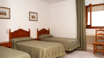 Chambre, plusieurs lits, non-fumeurs, salle de bains privée