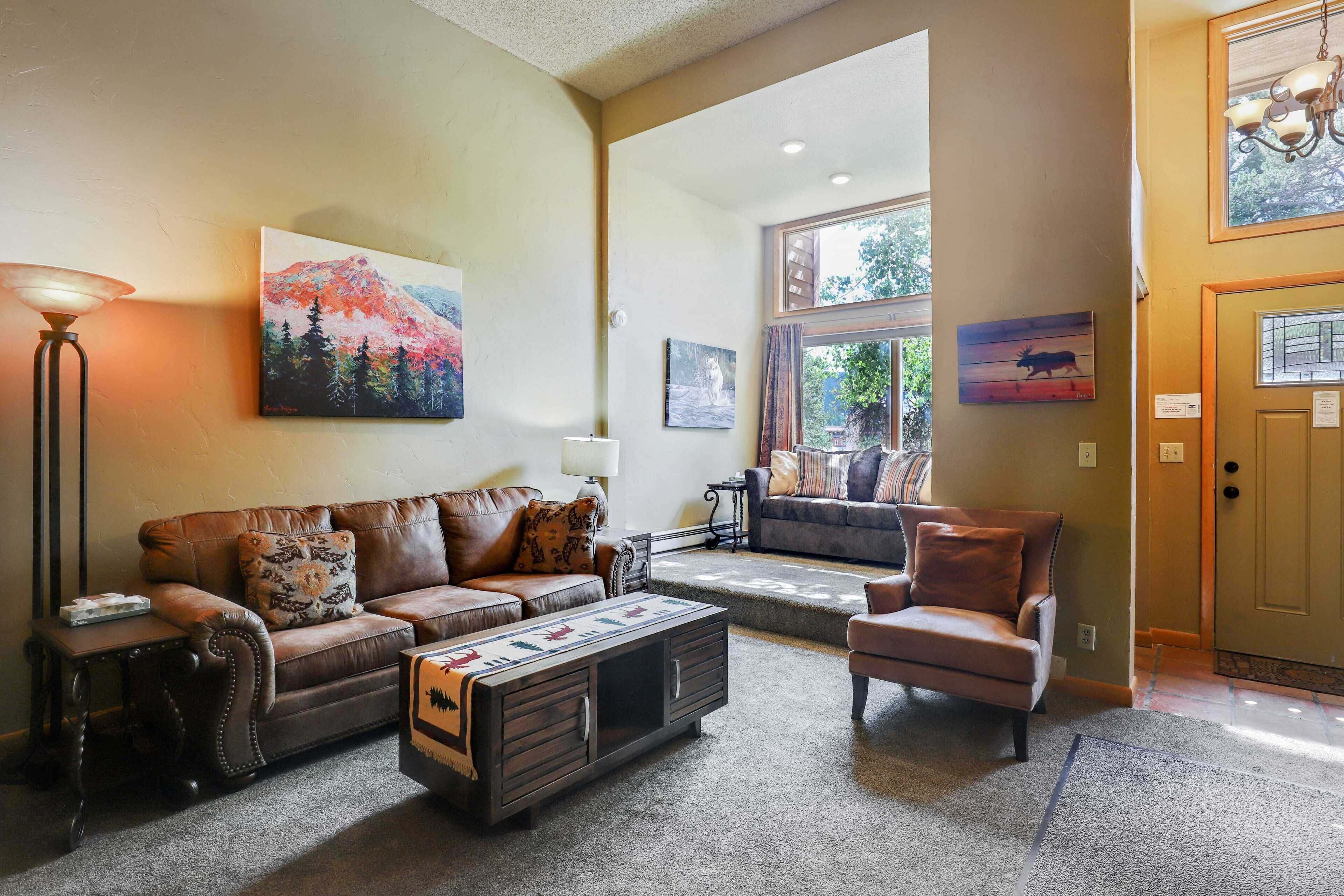 Televisio, takka, työhuone