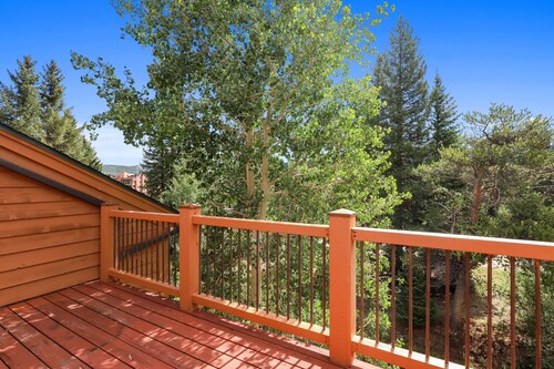 Ski-In/Out Cedars Chalet-2BR and Close to Everything