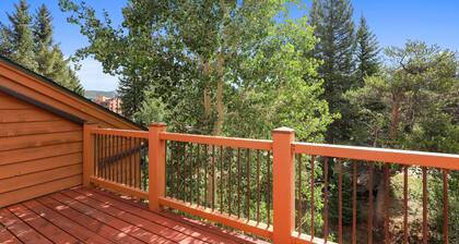 Ski-In/Out Cedars Chalet-2BR and Close to Everything