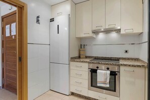 Refrigerador, microondas, horno, cafetera/tetera