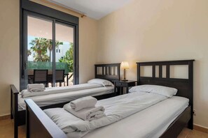 2 bedrooms, iron/ironing board, free WiFi