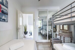 2 soverom, strykejern/-brett, reiseseng for barn og wi-fi (inkludert)