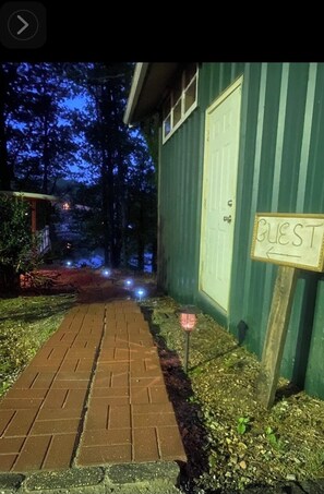 Exterior detail - A little piece of Heaven (Muscle Shoals)